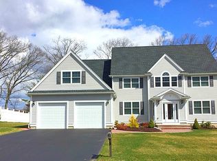 11 Messina Woods Dr, Braintree, MA 02184
