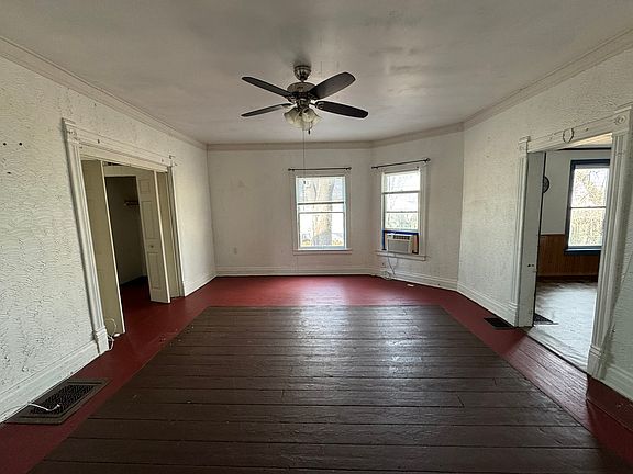 3rd image of 245 E Orleans St