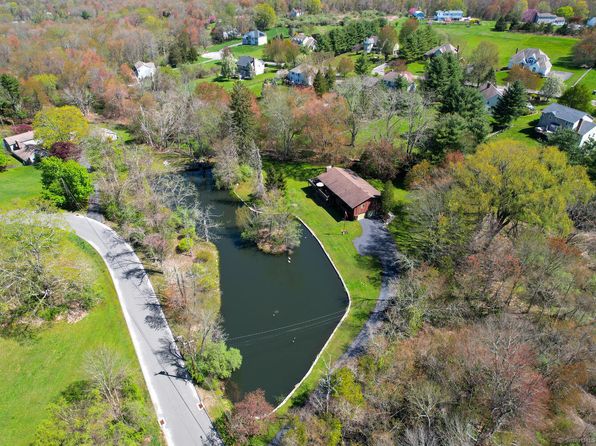 4 Whippoorwill Hill Rd, Newtown, CT 06470