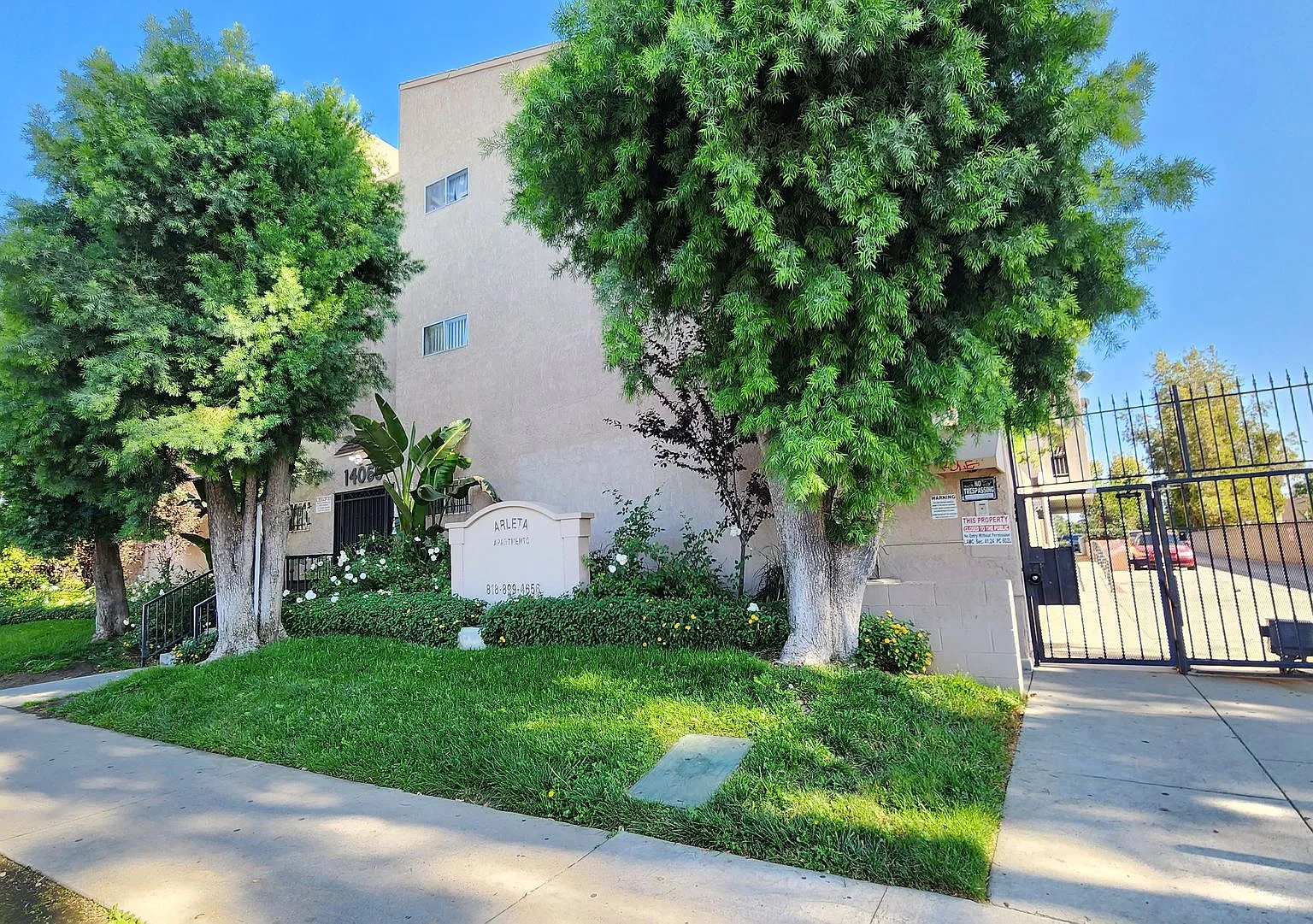 Arleta Apartments — Photo 1