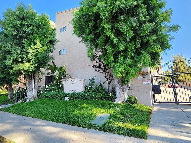 Arleta Apartments — Photo 1