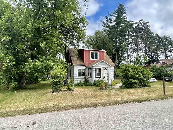 2nd image of 1006 Henriette Ave
