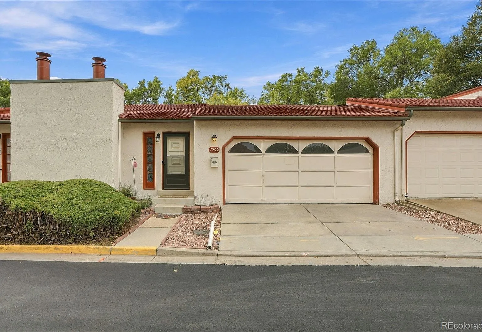 3 bed, 2.0 bath, 1936 sqft, $2,600 — Photo 1