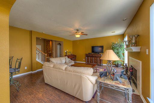 4th image of 3007 Pioneer Way