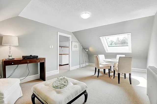 552 Queen Elizabeth Driveway — Photo 14