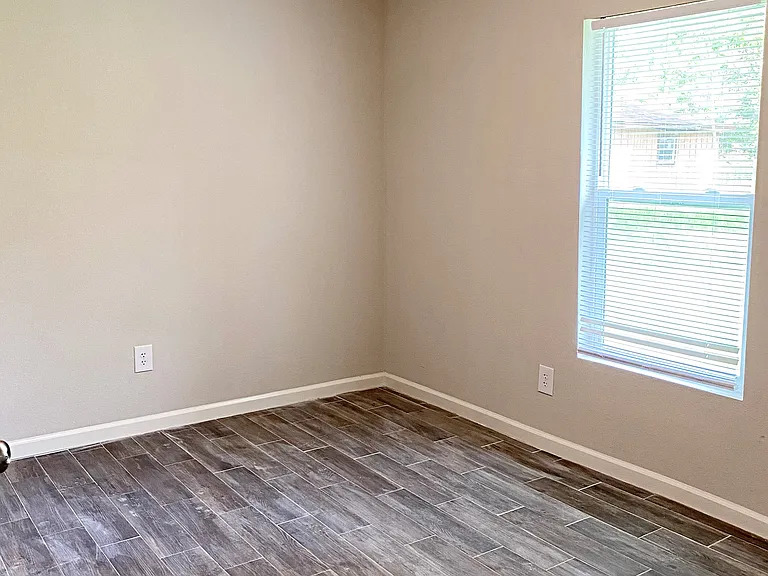 865 Springdale St — Photo 11