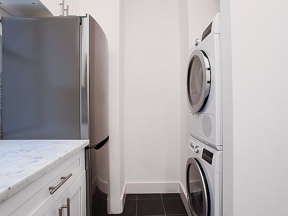 3rd image of 372 Saint Johns Pl APT 33