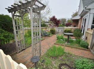 867 W Jonathan Ln, Bayside, WI 53217