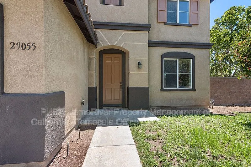 4 bed, 2.5 bath, 2469 sqft, $3,395 — Photo 3