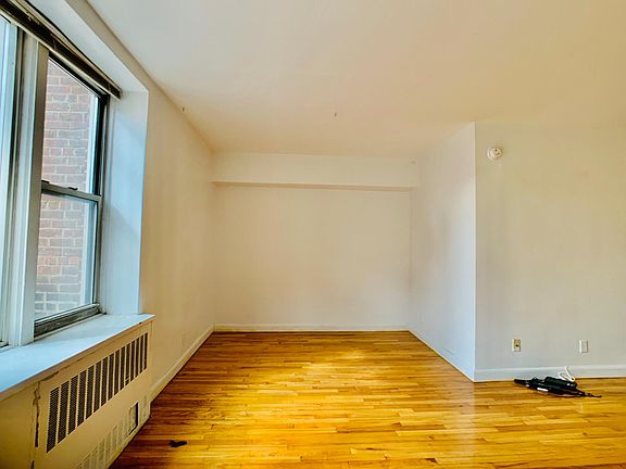 3rd image of 610 Waring Ave APT 4C