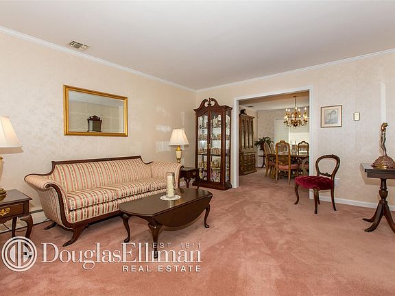 3rd image of 5 Regina Dr