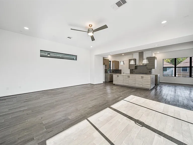 815 W 17th St — Photo 18