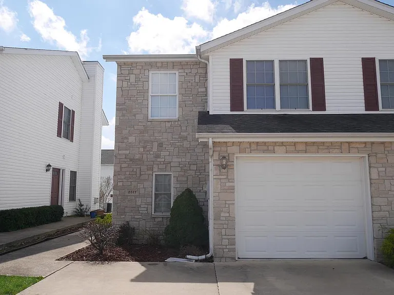 2617 E Oaklawn Ct — Photo 1