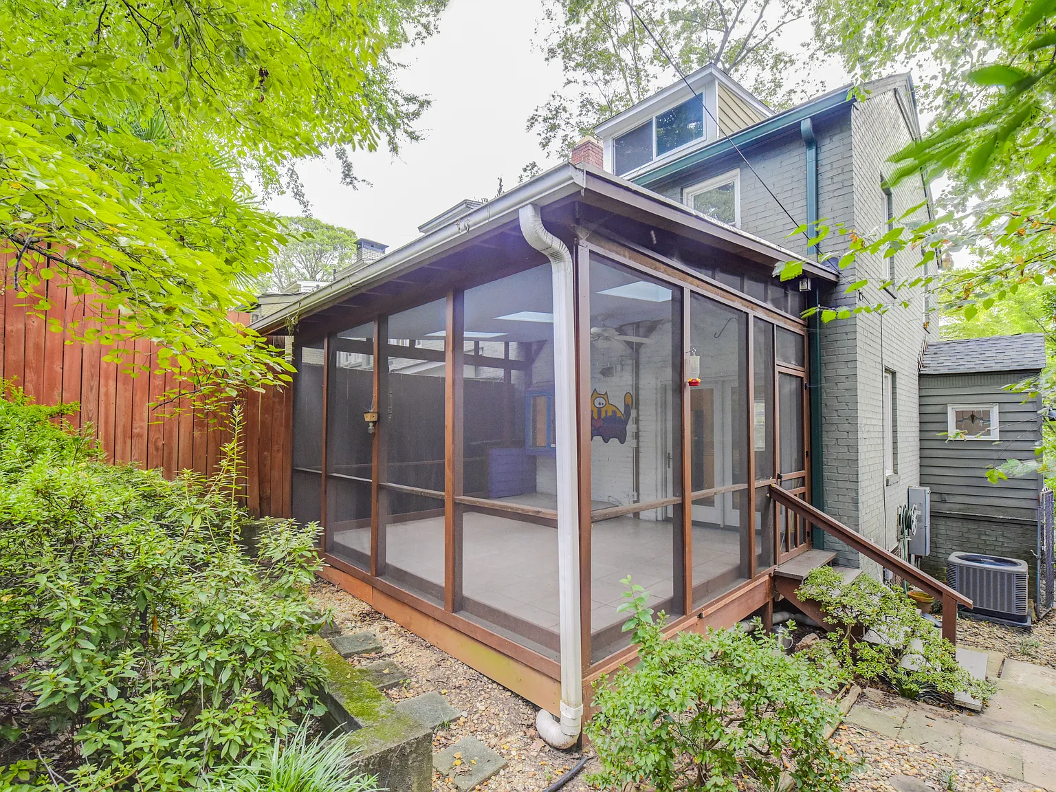 2 bed, 950 sqft, $2,300 — Photo 3