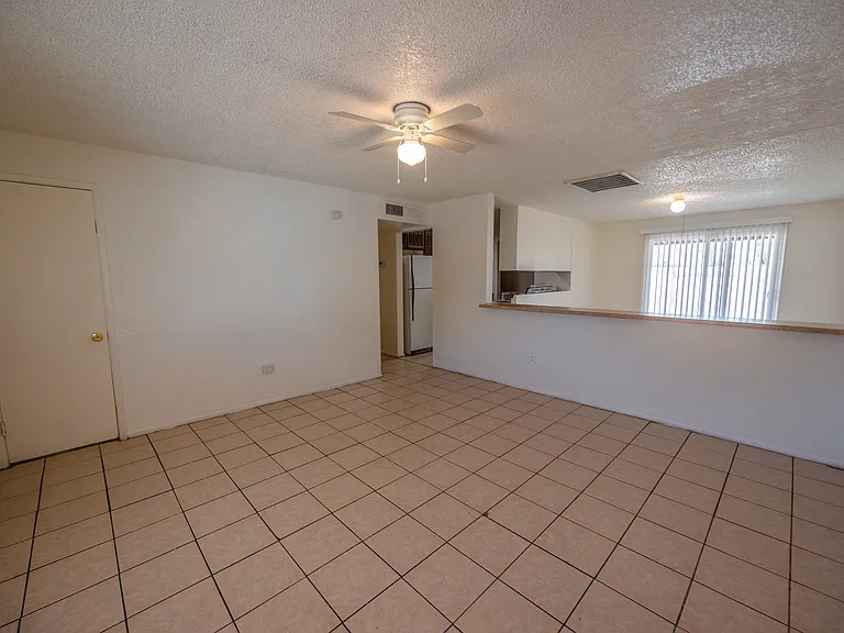6528 W Windsor Ave — Photo 2