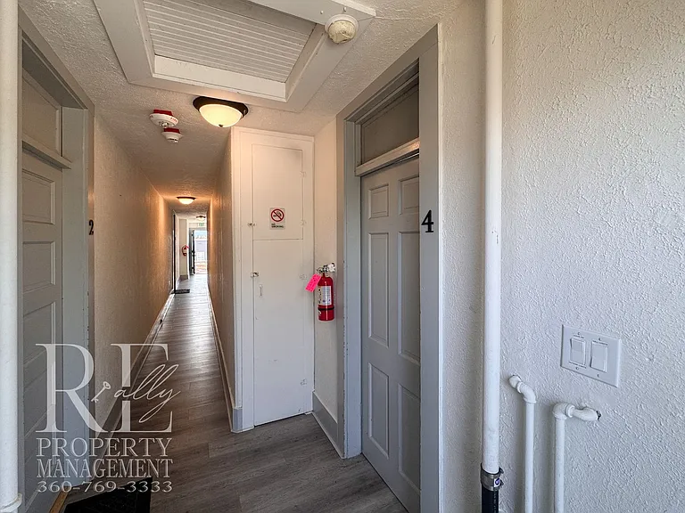 902 Pleasant Ave — Photo 4