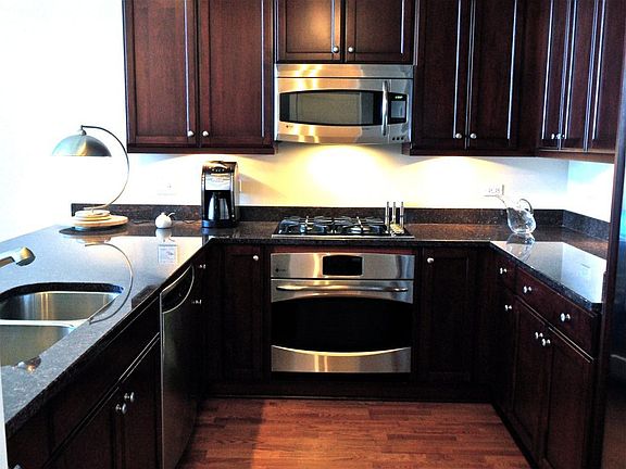 5th image of 1211 S Prairie Ave APT 2505