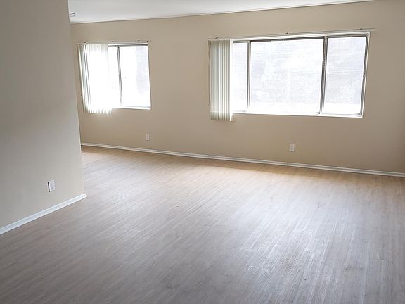 4th image of 510 S Mariposa Ave #204