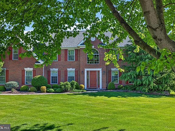 2nd image of 525 Michelle Ln