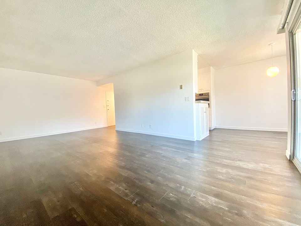 1st image of 919 N Alfred St #304