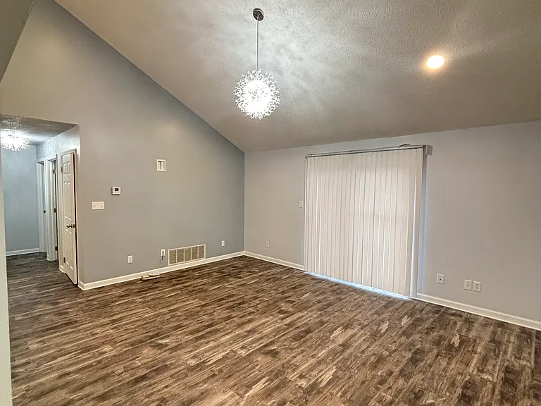 285 E Park Dr — Photo 8