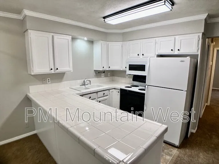 567 N 200 E #3 — Photo 10