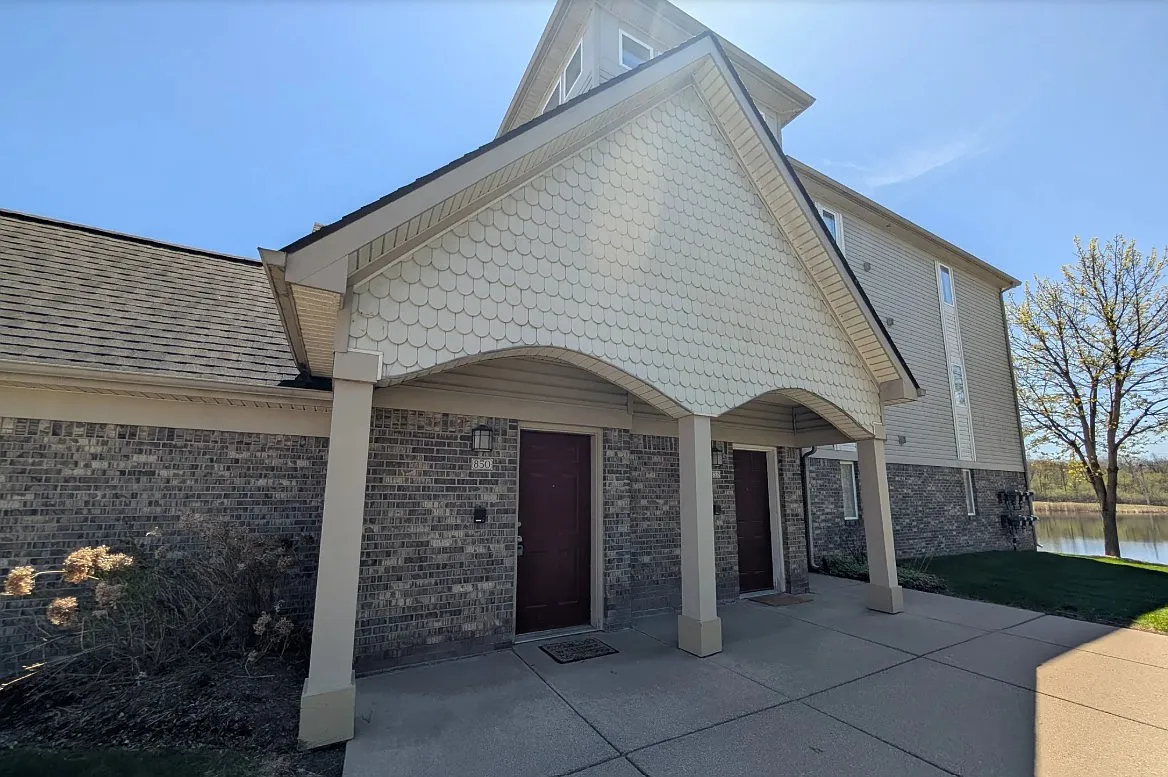 3 bed, 1500 sqft, $1,980 — Photo 1