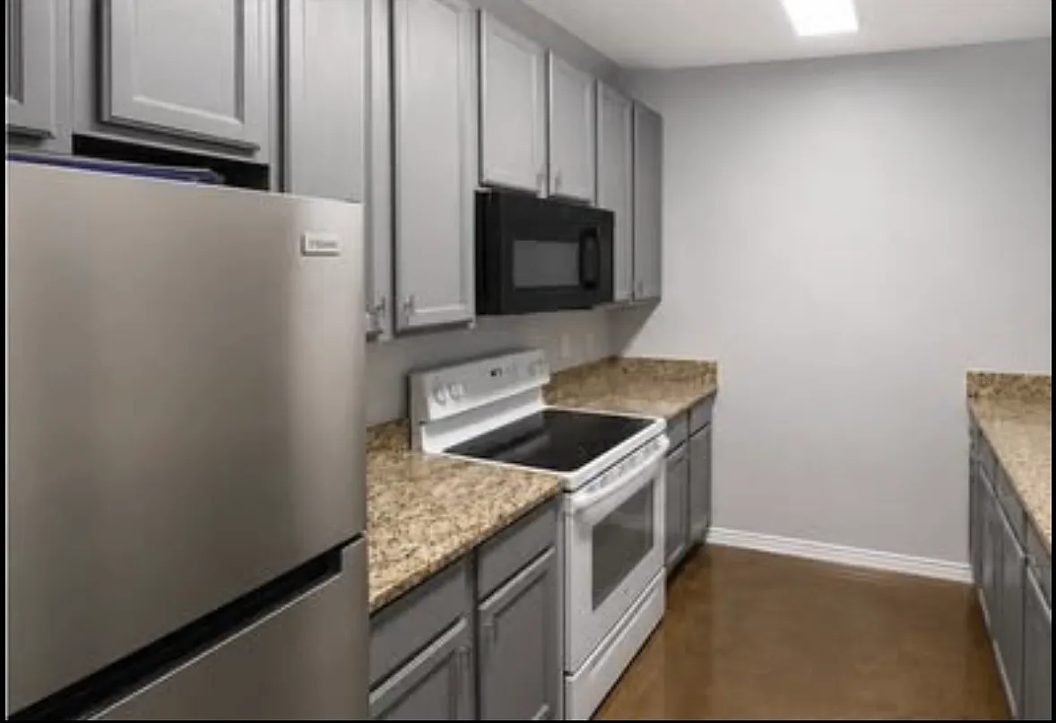 3 bed, 2.5 bath, 1420 sqft, $1,300 — Photo 3
