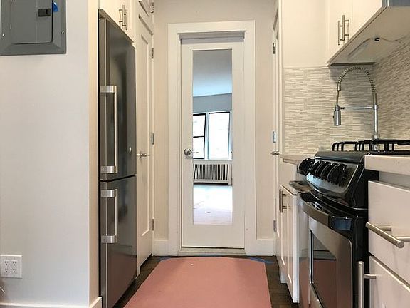 3rd image of 306 E 89th St APT 3A
