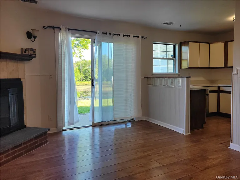 40 Brick Pond Rd — Photo 14