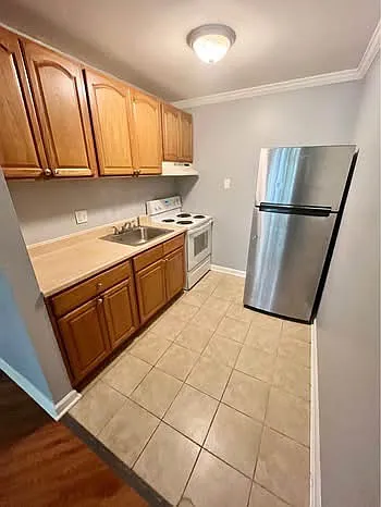 10 Highland St #8 — Photo 3