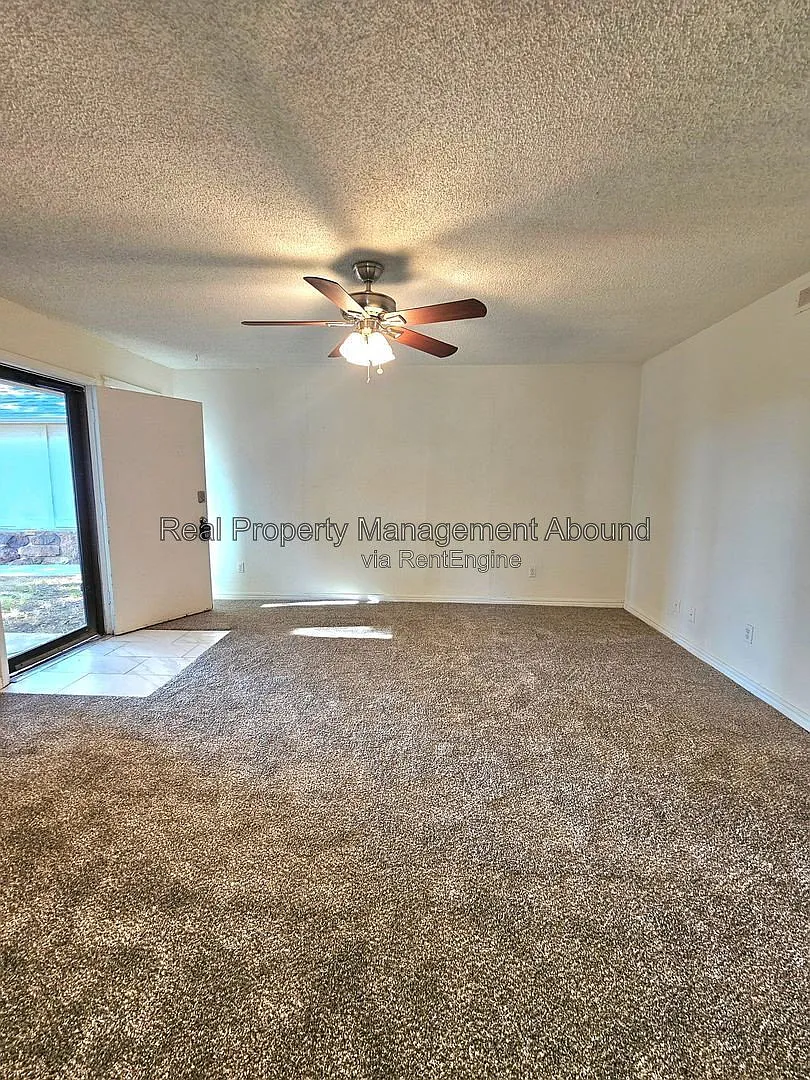 3 bed, 2.0 bath, 1320 sqft, $1,300 — Photo 3