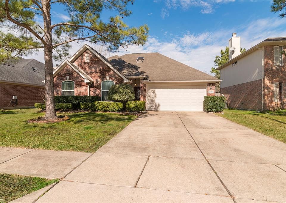 Welcome home. 4927 Linden Place. This home did NOT flood during Harvey.