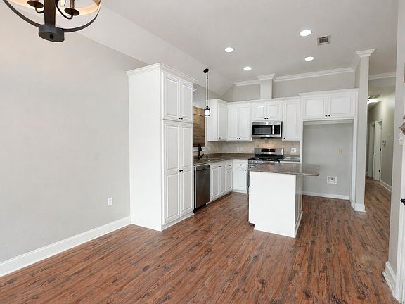 5th image of 123 Lake Maclaine Ave