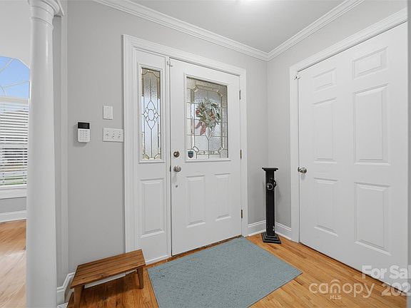 3rd image of 114 Hill St