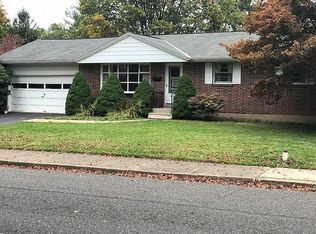 27 E Ridge Ave, Sellersville, PA 18960