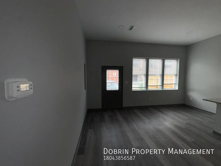 2 bed, 1032 sqft, $1,975 — Photo 4