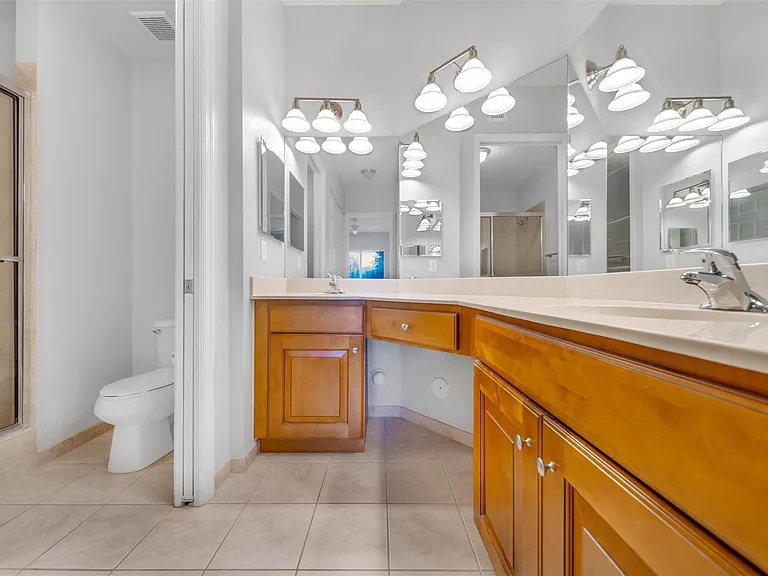 3500 Oaks Clubhouse Dr #102 — Photo 9