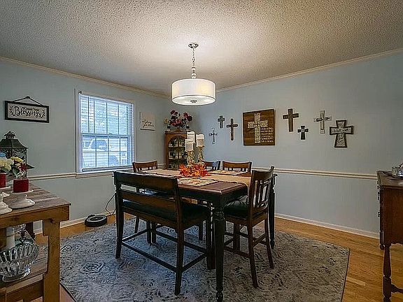 5th image of 677 Oak Villa Dr