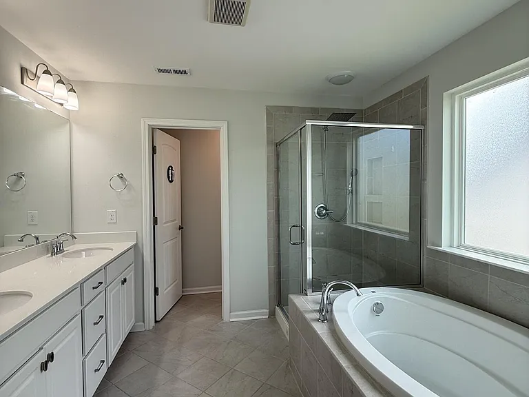 8917 Lee Brown Ridge Dr — Photo 16