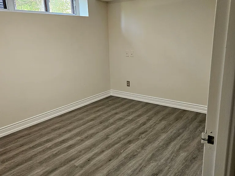 388 Fernleigh Cir S — Photo 12