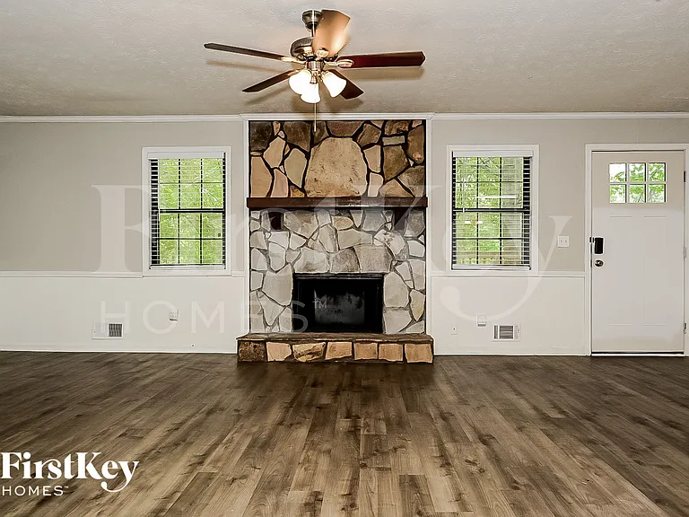 466 Birch Ln SE — Photo 2