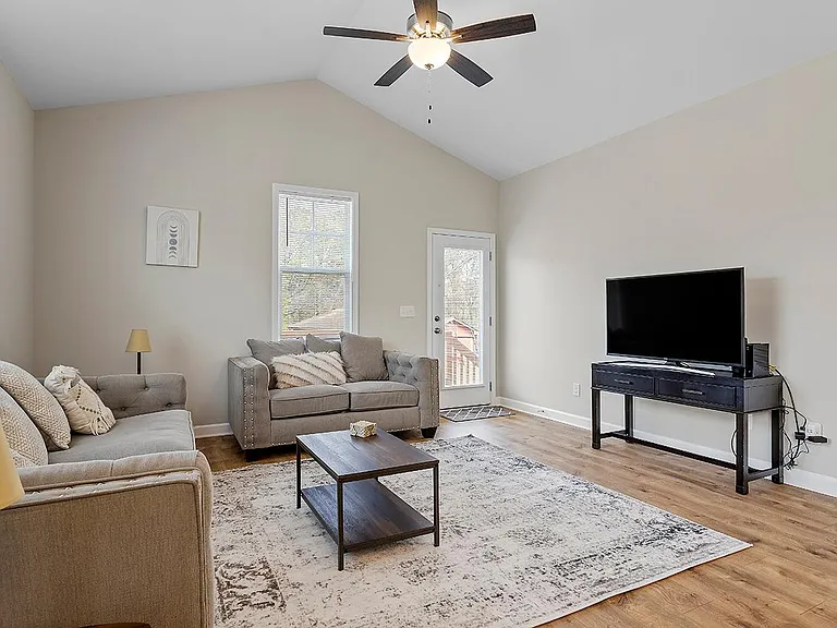 3003 Bryant St — Photo 10