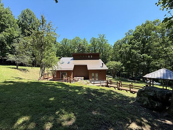 3rd image of 441 Poplar Grove Dr