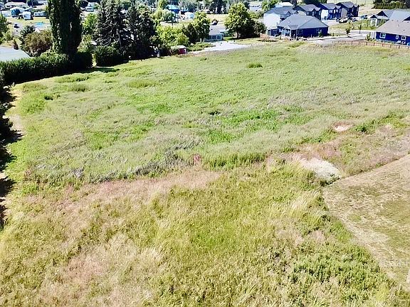 4th image of Wildrose Dr