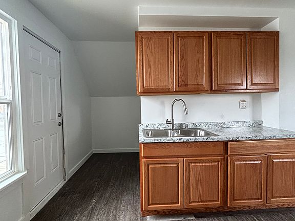 2nd image of 714 E Spruce St #1/2