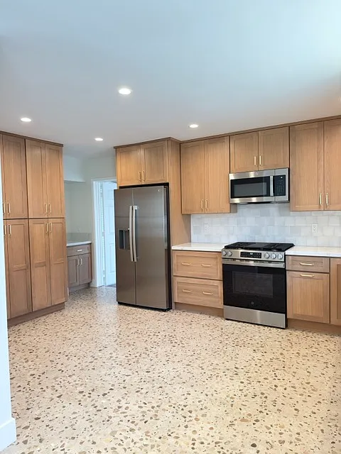 3 bed, 2030 sqft, $5,200 — Photo 3