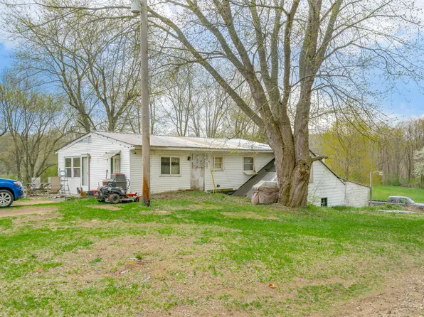 1928 S 35th St, Galesburg, MI 49053