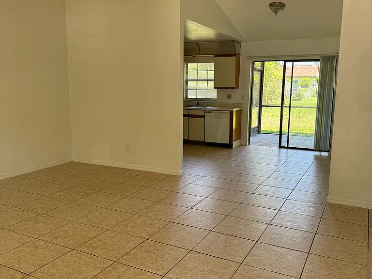 578 Imperial Pl — Photo 4