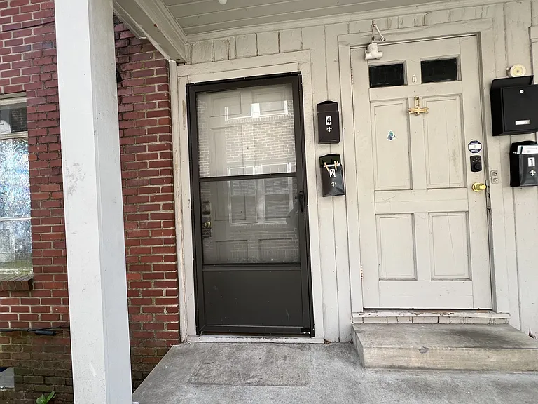 1417 Center St #3 — Photo 3